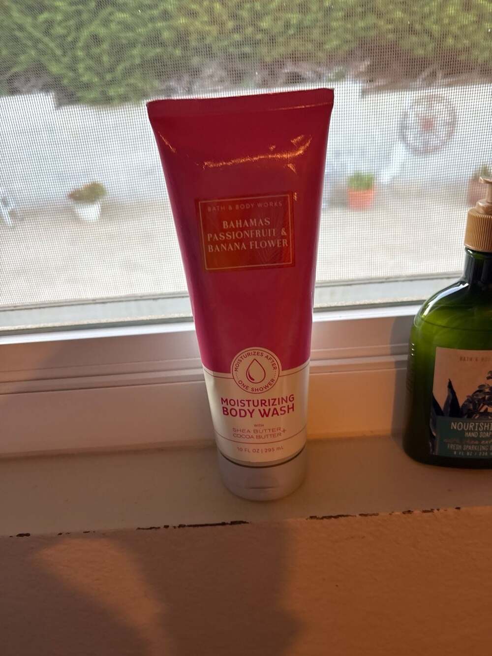 Bath & Body Works Bahamas Passionfruit & Banana Flower Body Wash 10 fl oz